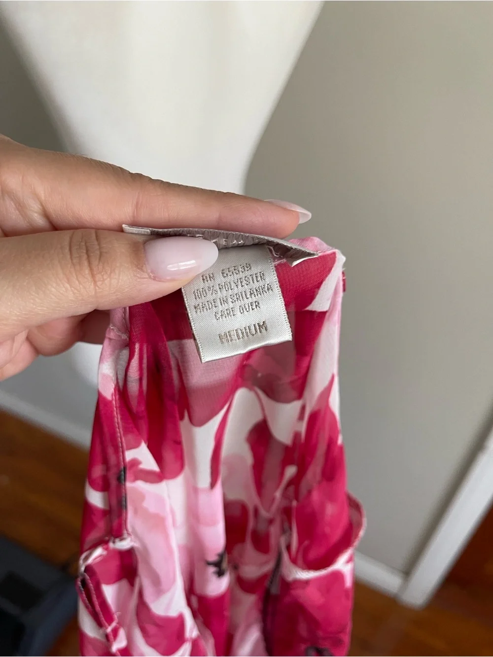 Jones New York Pink & Red Floral Satin Chemise with Black Trim - Picture 7 of 7